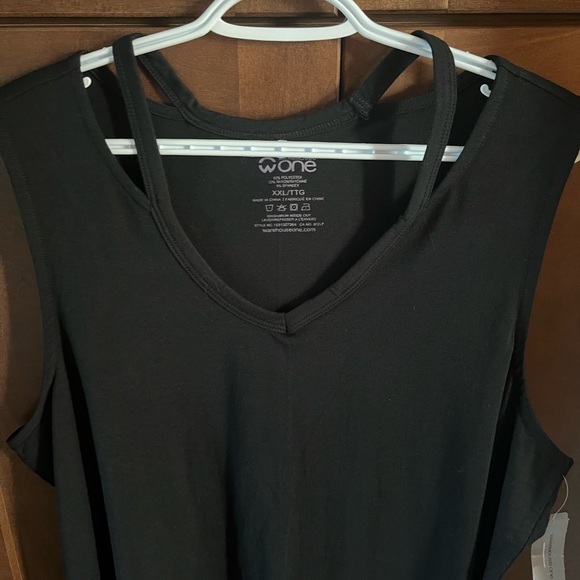 3 for $30. Sleeveless top. - Picture 3 of 3